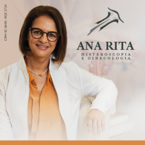 Dra. Ana Rita Panazzolo, médica especialista em Ginecologia e Obstetrícia em Florianópolis. Atendimento focado na saúde da mulher, realizando exames preventivos de rotina, planejamento reprodutivo, acompanhamento pré-natal completo, parto e tratamento de condições ginecológicas em Santa Catarina.