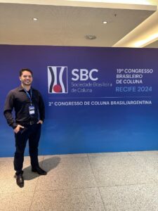 Dr. Bartolomeu, Neurocirurgião graduado pela UFPB com residência e fellowships de excelência nacional, reconhecido pelo compromisso no tratamento de doenças do cérebro e da coluna na Clínica CasaBlanca em João Pessoa.