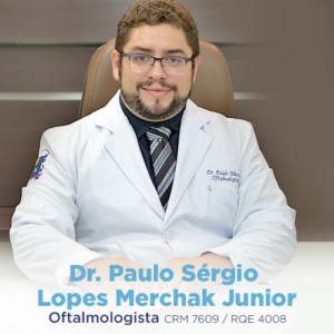 Dr. Paulo Merchak, oftalmologista em Manaus AM, especialista em diagnóstico, prevenção e tratamento de doenças oculares, oferecendo atendimento completo para a saúde da visão.