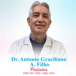 Dr. Antonio Graciliano A. Filho, médico especialista em Pediatria em Campo Grande. Atendimento pediátrico especializado em puericultura, acompanhamento do crescimento e desenvolvimento infantil, vacinação, tratamento de doenças da infância e orientação para a saúde integral de bebês, crianças e adolescentes no Mato Grosso do Sul.