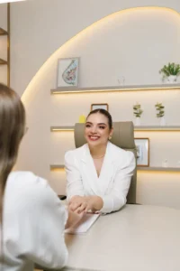 KARISSA AMARAL LOPES Especialista em Mastologia