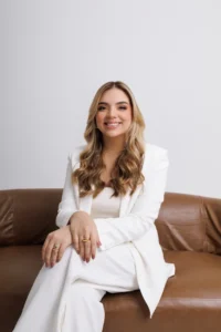 KARISSA AMARAL LOPES Especialista em Mastologia