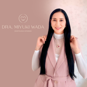 Dra. Miyuki Wada, cirurgiã-dentista especialista em Odontopediatria em Santa Rita, Maranhão. Atendimento odontológico infantil humanizado, acompanhamento do bebê à adolescência, tratamento com sedação consciente inalatória, laserterapia e reabilitação estética bucal no Maranhão.