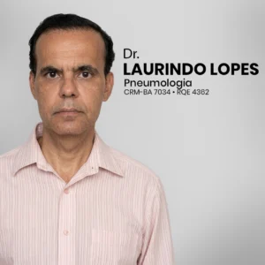 Dr. Laurindo Lopes da Silva Neto, médico especialista em Pneumologia e Tisiologia em Itabuna. Atendimento focado na saúde respiratória, diagnóstico e tratamento de tuberculose, asma, bronquite, DPOC, enfisema e tosse crônica, oferecendo cuidados completos para os pulmões na Bahia.