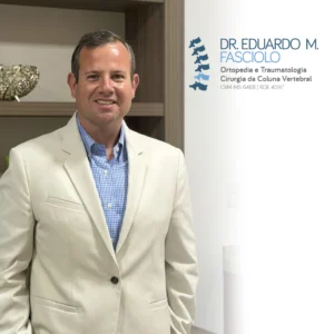 Dr. Eduardo Migioli Fasciolo, médico ortopedista e traumatologista, especializado em Cirurgia da Coluna em Campo Grande - MS