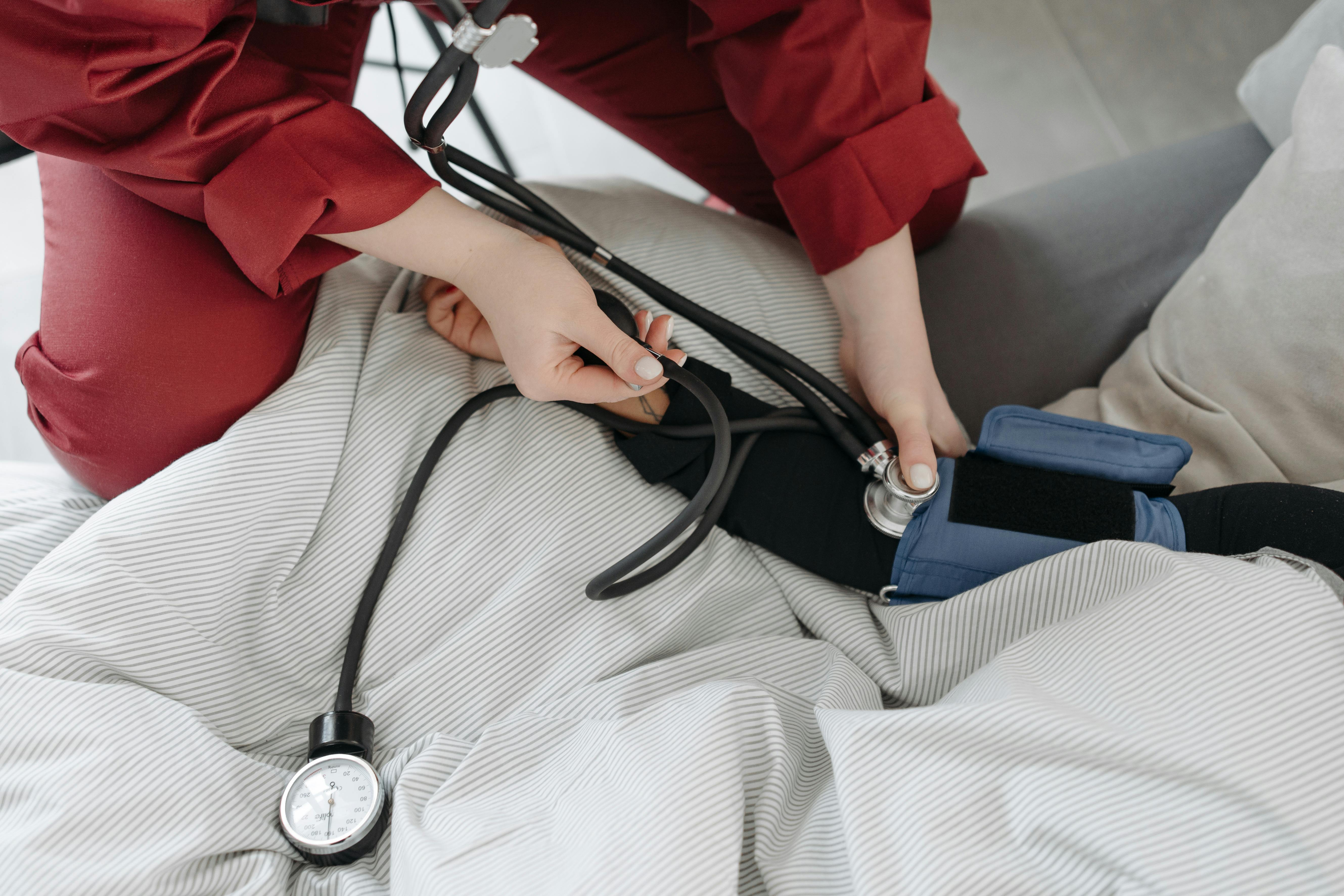 alimentação saudável para o coração: médico preparando equipamento