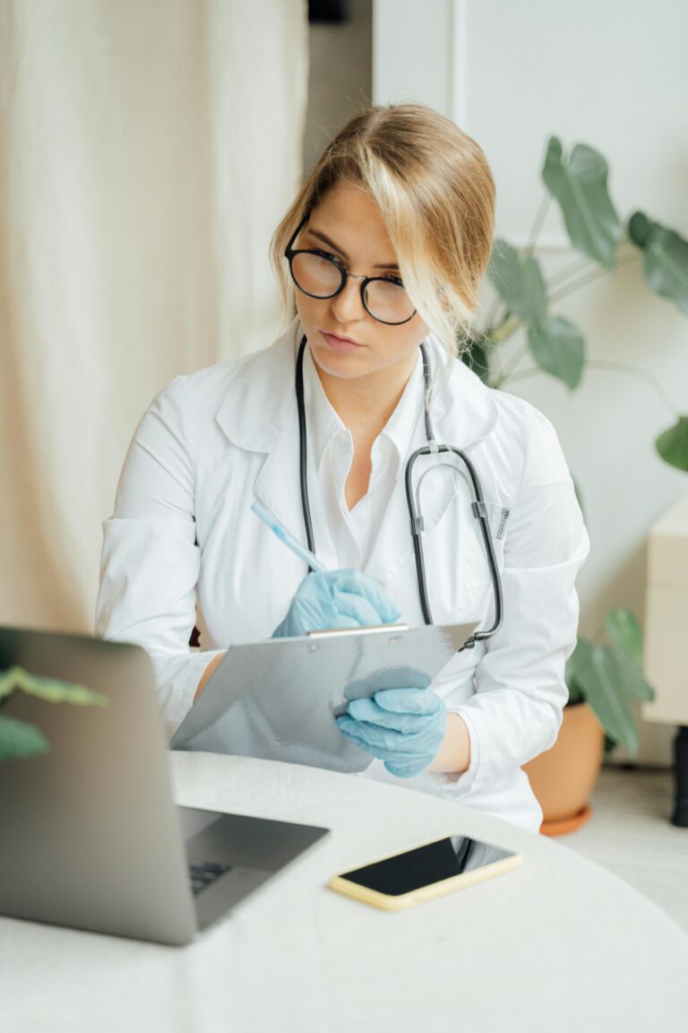 doença arterial coronariana: doutora analisando