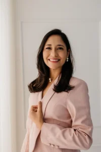 Dra. Flávia Moura Médica realiza exame de eletrocardiograma e avaliação cardiovascular para prevenção de infarto na Clínica Althea em Três Lagoas.