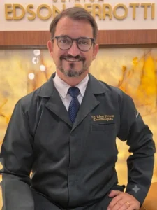 Consulta com o endocrinologista Dr. Edson Perrotti em Maceió, especialista na avaliação, implantação e acompanhamento da terapia com bomba de insulina para controle glicêmico avançado