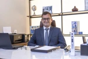 Consulta com o endocrinologista Dr. Edson Perrotti em Maceió, especialista na avaliação, implantação e acompanhamento da terapia com bomba de insulina para controle glicêmico avançado