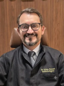 Atendimento médico com o endocrinologista Dr. Edson Perrotti em Maceió AL, com orientação e instalação de sensor contínuo de glicemia e monitorização moderna do diabetes.