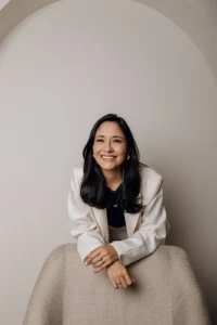 Consulta médica para controle de hipertensão arterial, colesterol alto e avaliação cardiovascular da mulher na menopausa com a Dra. Flávia Moura.