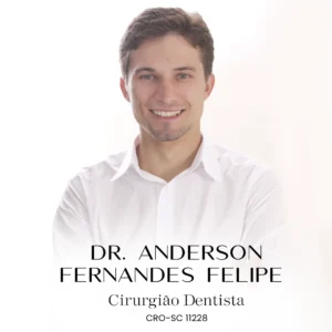 Dr. Anderson Fernandes Felipe, cirurgião-dentista especialista em atendimento odontológico, clínica geral e saúde bucal em Florianópolis - SC.