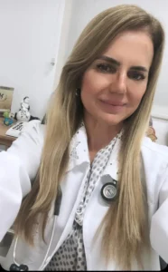 Dra. Eliauria Rosa Martins, pneumologista em João Pessoa PB, especialista no diagnóstico e tratamento de doenças respiratórias, consultas em pneumologia e acompanhamento pulmonar.