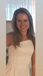Dra. Eliauria Rosa Martins, pneumologista em João Pessoa PB, especialista no diagnóstico e tratamento de doenças respiratórias, consultas em pneumologia e acompanhamento pulmonar.