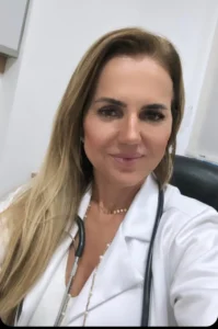Dra. Eliauria Rosa Martins, pneumologista em João Pessoa PB, especialista no diagnóstico e tratamento de doenças respiratórias, consultas em pneumologia e acompanhamento pulmonar.