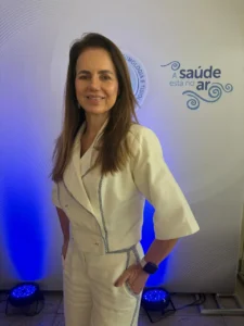 Dra. Eliauria Rosa Martins, pneumologista em João Pessoa PB, especialista no diagnóstico e tratamento de doenças respiratórias, consultas em pneumologia e acompanhamento pulmonar.