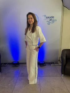 Dra. Eliauria Rosa Martins, pneumologista em João Pessoa PB, especialista no diagnóstico e tratamento de doenças respiratórias, consultas em pneumologia e acompanhamento pulmonar.