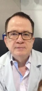 Dr. Fernando Antônio Barbosa Benevides, especialista em Pediatria em Fortaleza, com atendimento em puericultura, acompanhamento infantil e prevenção de doenças na infância.