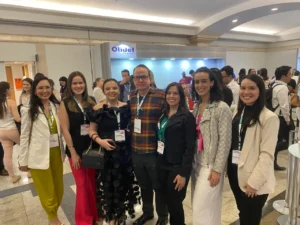 Dr. Fernando Antônio Barbosa Benevides, especialista em Pediatria em Fortaleza, com atendimento em puericultura, acompanhamento infantil e prevenção de doenças na infância.