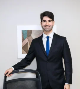 Dr. Nicholas dos Santos, pediatra especialista em puericultura e acompanhamento do crescimento e desenvolvimento infantil em Teresina PI.