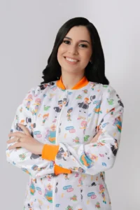 Dra. Marthana Miranda, cirurgiã-dentista especialista em atendimento odontológico em Fortaleza. Atendimento especializado focado na saúde bucal, prevenção, reabilitação oral, tratamentos estéticos e cuidados com o sorriso no Ceará.