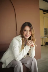 Dra. Nathalia Kloster, especialista em doenças do sangue, consultas em Hematologia e Hemoterapia em Goiânia GO.