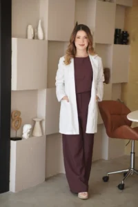 Dra. Nathalia Kloster, especialista em doenças do sangue, consultas em Hematologia e Hemoterapia em Goiânia GO.