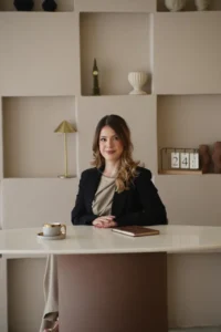 Dra. Nathalia Kloster, especialista em doenças do sangue, consultas em Hematologia e Hemoterapia em Goiânia GO.