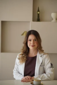 Dra. Nathalia Kloster, especialista em doenças do sangue, consultas em Hematologia e Hemoterapia em Goiânia GO.