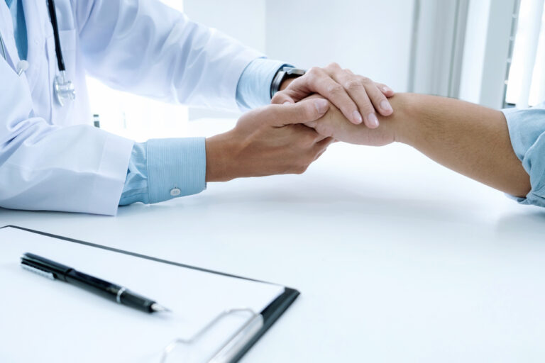 cardiologista para dor no peito e palpitação.