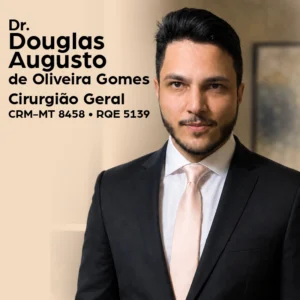 Dr. Douglas Augusto de Oliveira Gomes, cirurgião geral em Cuiabá MT, especialista em Cirurgia Geral para avaliação e acompanhamento de condições com indicação de tratamento cirúrgico.