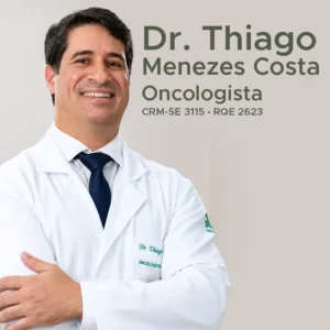 Dr. Thiago Menezes Costa, oncologista clínico em Aracaju SE, com atendimento especializado para diagnóstico, tratamento e acompanhamento de pacientes com câncer.