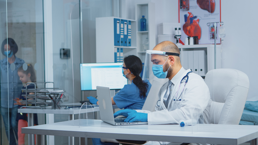 Colesterol, glicose e tireoide: o que os exames de sangue avaliam