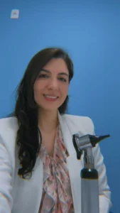 Dra. Letícia Rodrigues, médica otorrinolaringologista em Manaus especializada no diagnóstico e tratamento de patologias do ouvido, nariz e garganta