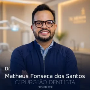 Matheus Fonseca dos Santos, implantodontista em João Pessoa, PB, especializado na área de implantes dentários.